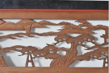 アンティーク建具　大正から昭和初期　黒漆枠　松竹梅や山水の風景を彫刻した欄間3枚セット　(R-085636)