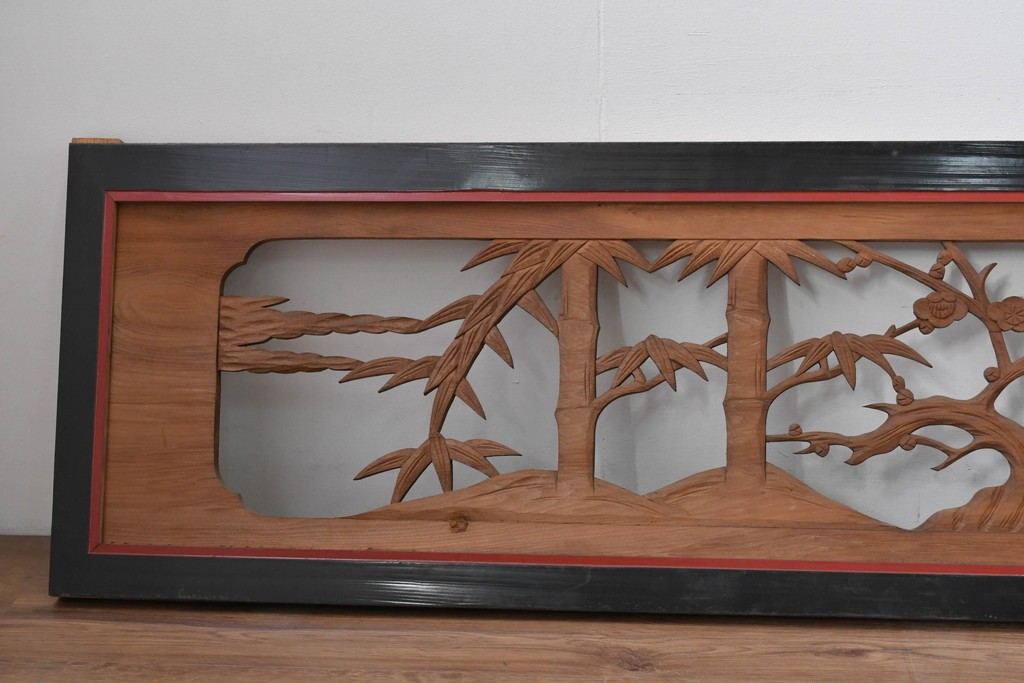 アンティーク建具　大正から昭和初期　黒漆枠　松竹梅や山水の風景を彫刻した欄間3枚セット　(R-085636)