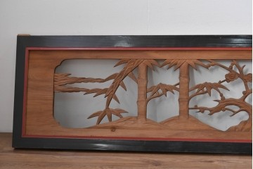 アンティーク建具　大正から昭和初期　黒漆枠　松竹梅や山水の風景を彫刻した欄間3枚セット　(R-085636)