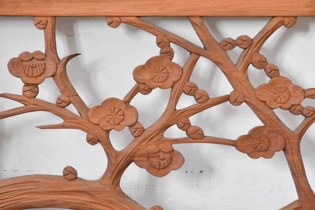 アンティーク建具　大正から昭和初期　黒漆枠　松竹梅や山水の風景を彫刻した欄間3枚セット　(R-085636)