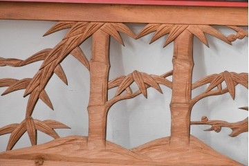 アンティーク建具　大正から昭和初期　黒漆枠　松竹梅や山水の風景を彫刻した欄間3枚セット　(R-085636)