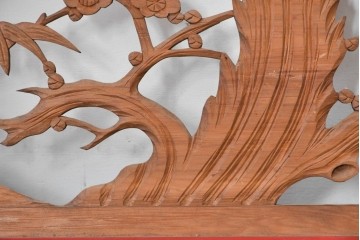 アンティーク建具　大正から昭和初期　黒漆枠　松竹梅や山水の風景を彫刻した欄間3枚セット　(R-085636)