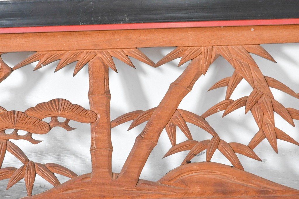 アンティーク建具　大正から昭和初期　黒漆枠　松竹梅や山水の風景を彫刻した欄間3枚セット　(R-085636)