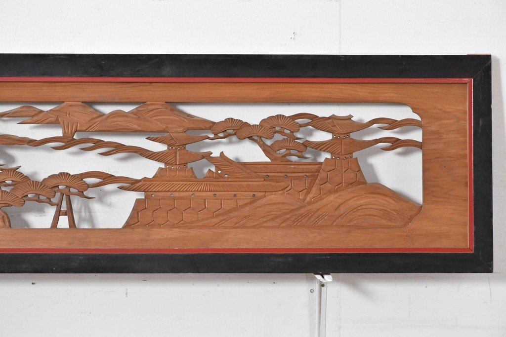 アンティーク建具　大正から昭和初期　黒漆枠　松竹梅や山水の風景を彫刻した欄間3枚セット　(R-085636)