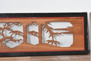 アンティーク建具　大正から昭和初期　黒漆枠　松竹梅や山水の風景を彫刻した欄間3枚セット　(R-085636)