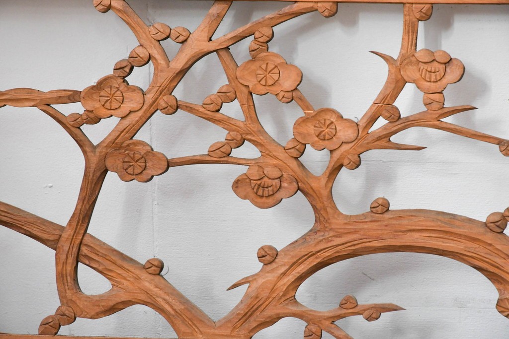 アンティーク建具　大正から昭和初期　黒漆枠　松竹梅や山水の風景を彫刻した欄間3枚セット　(R-085636)