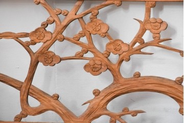 アンティーク建具　大正から昭和初期　黒漆枠　松竹梅や山水の風景を彫刻した欄間3枚セット　(R-085636)