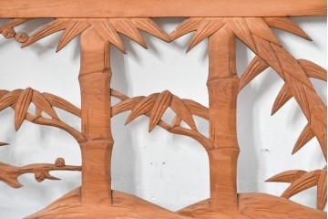 アンティーク建具　大正から昭和初期　黒漆枠　松竹梅や山水の風景を彫刻した欄間3枚セット　(R-085636)