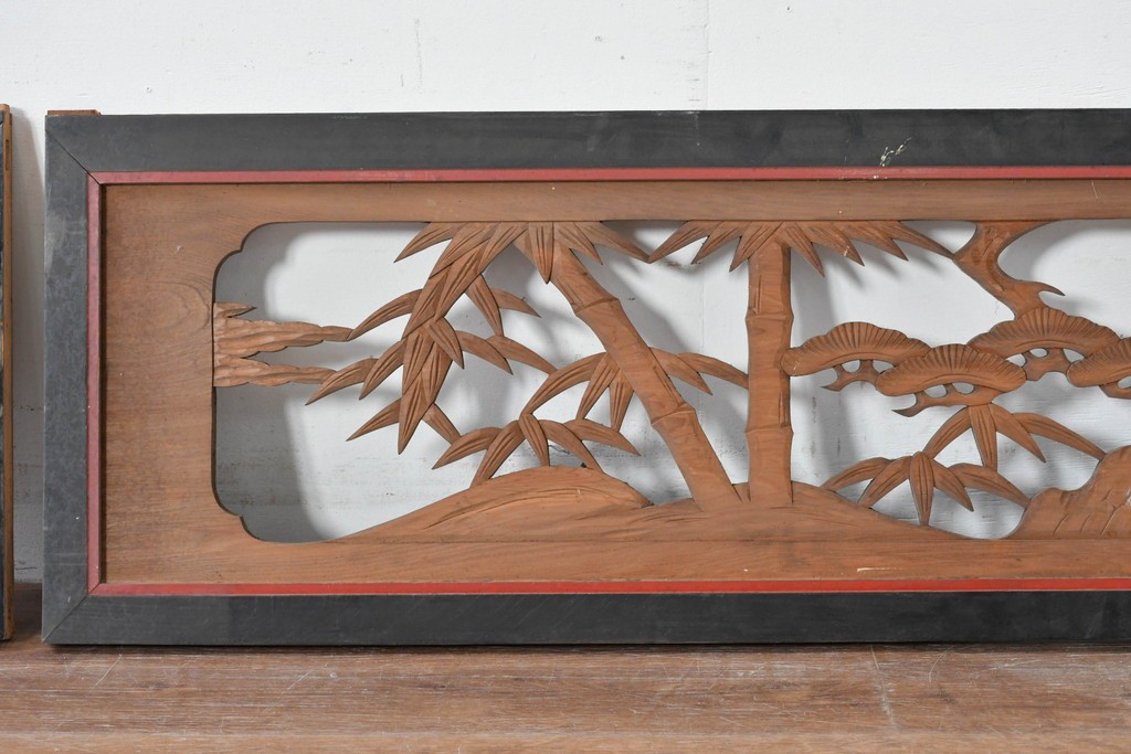 アンティーク建具　大正から昭和初期　黒漆枠　松竹梅や山水の風景を彫刻した欄間3枚セット　(R-085636)