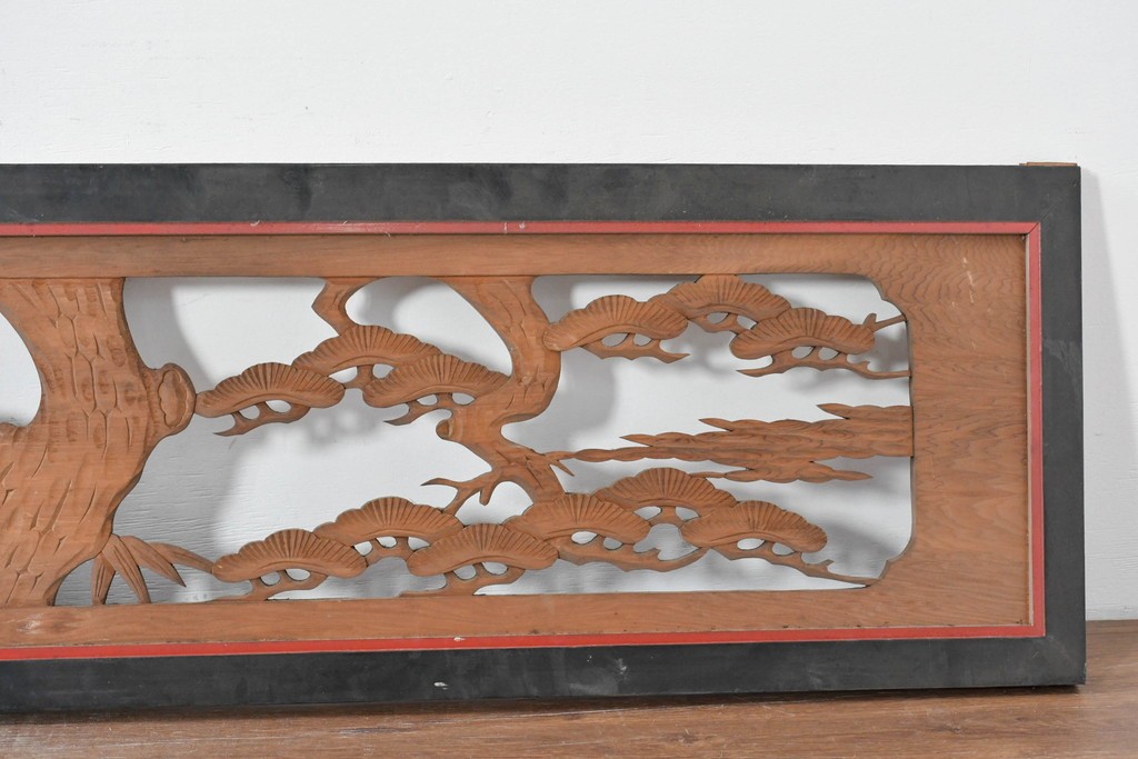 アンティーク建具　大正から昭和初期　黒漆枠　松竹梅や山水の風景を彫刻した欄間3枚セット　(R-085636)