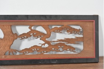 アンティーク建具　大正から昭和初期　黒漆枠　松竹梅や山水の風景を彫刻した欄間3枚セット　(R-085636)