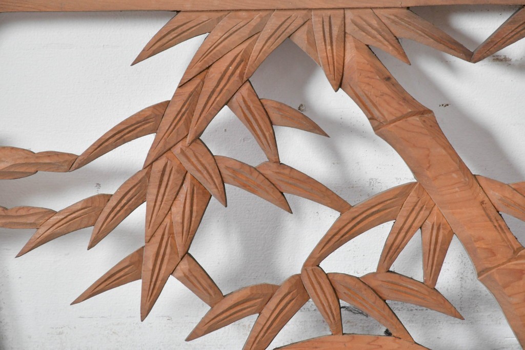 アンティーク建具　大正から昭和初期　黒漆枠　松竹梅や山水の風景を彫刻した欄間3枚セット　(R-085636)