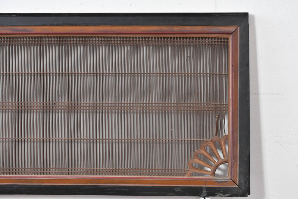 アンティーク建具　明治期　彫刻入り　繊細な格子に彫刻がアクセントになる筬欄間2枚セット　(R-085637)