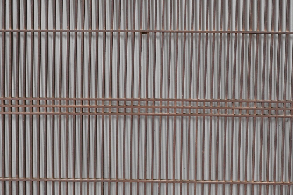アンティーク建具　明治期　彫刻入り　繊細な格子に彫刻がアクセントになる筬欄間2枚セット　(R-085637)