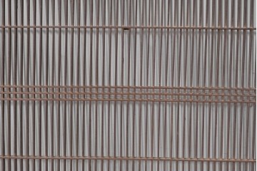 アンティーク建具　明治期　彫刻入り　繊細な格子に彫刻がアクセントになる筬欄間2枚セット　(R-085637)