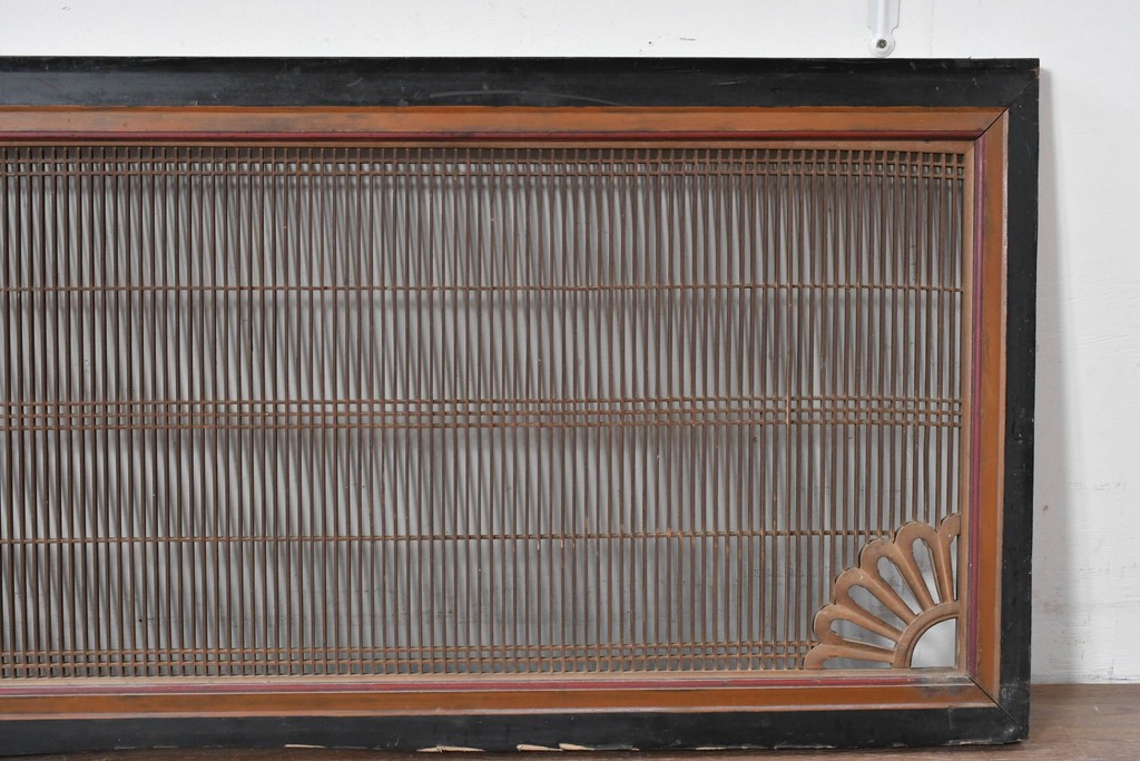 アンティーク建具　明治期　彫刻入り　繊細な格子に彫刻がアクセントになる筬欄間2枚セット　(R-085637)