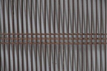 アンティーク建具　明治期　彫刻入り　繊細な格子に彫刻がアクセントになる筬欄間2枚セット　(R-085637)