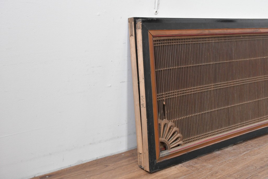 アンティーク建具　明治期　彫刻入り　繊細な格子に彫刻がアクセントになる筬欄間2枚セット　(R-085637)