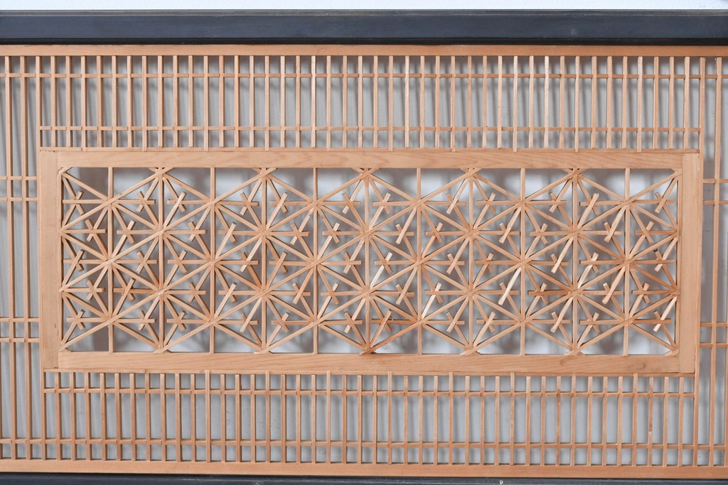 アンティーク建具　昭和初期　上手物‼　組子と透かし彫りが美しい欄間2枚セット　(R-085639)
