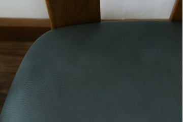中古　美品　希少な廃番品　浜本工芸　オーク材　フェイクレザー　扇形背もたれのモダンなダイニングチェア3脚セット　(R-085641)