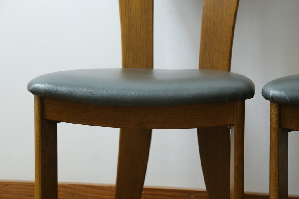 中古　美品　希少な廃番品　浜本工芸　オーク材　フェイクレザー　扇形背もたれのモダンなダイニングチェア3脚セット　(R-085641)