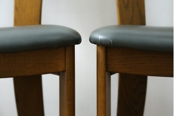 中古　美品　希少な廃番品　浜本工芸　オーク材　フェイクレザー　扇形背もたれのモダンなダイニングチェア3脚セット　(R-085641)