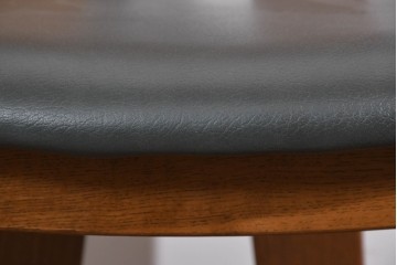 中古　美品　希少な廃番品　浜本工芸　オーク材　フェイクレザー　扇形背もたれのモダンなダイニングチェア3脚セット　(R-085641)