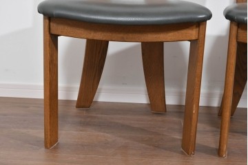 中古　美品　希少な廃番品　浜本工芸　オーク材　フェイクレザー　扇形背もたれのモダンなダイニングチェア3脚セット　(R-085641)