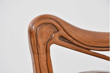 中古　美品　最高級モデル　メデア(Medea)　ART-919　アール・ヌーヴォー様式　繊細な彫刻装飾が魅力のアームチェア　定価約65万円相当　(R-085642)