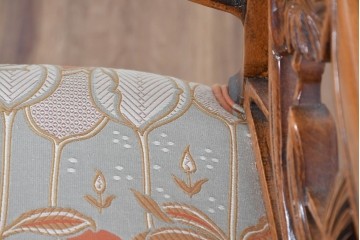 中古　美品　最高級モデル　メデア(Medea)　ART-919　アール・ヌーヴォー様式　繊細な彫刻装飾が魅力のアームチェア　定価約65万円相当　(R-085642)