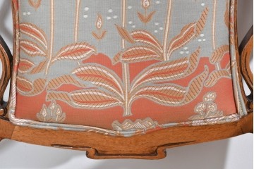 中古　美品　最高級モデル　メデア(Medea)　ART-919　アール・ヌーヴォー様式　繊細な彫刻装飾が魅力のアームチェア　定価約65万円相当　(R-085642)