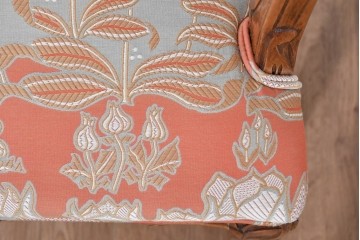 中古　美品　最高級モデル　メデア(Medea)　ART-919　アール・ヌーヴォー様式　繊細な彫刻装飾が魅力のアームチェア　定価約65万円相当　(R-085642)