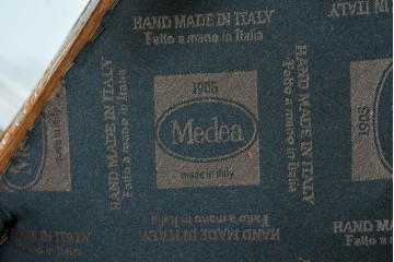 中古　美品　最高級モデル　メデア(Medea)　ART-919　アール・ヌーヴォー様式　繊細な彫刻装飾が魅力のアームチェア　定価約65万円相当　(R-085642)