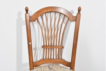 中古　美品　アメリカ　ETHAN ALLEN(イーセンアーレン)　弧を描く背もたれが美しいアンティーク調ダイニングチェア　(R-085643)