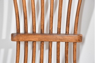 中古　美品　アメリカ　ETHAN ALLEN(イーセンアーレン)　弧を描く背もたれが美しいアンティーク調ダイニングチェア　(R-085643)