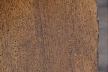 中古　美品　アメリカ　ETHAN ALLEN(イーセンアーレン)　弧を描く背もたれが美しいアンティーク調ダイニングチェア　(R-085643)