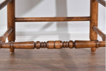 中古　美品　アメリカ　ETHAN ALLEN(イーセンアーレン)　弧を描く背もたれが美しいアンティーク調ダイニングチェア　(R-085643)