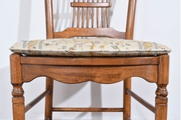 中古　美品　アメリカ　ETHAN ALLEN(イーセンアーレン)　弧を描く背もたれが美しいアンティーク調ダイニングチェア　(R-085643)