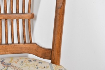 中古　美品　アメリカ　ETHAN ALLEN(イーセンアーレン)　弧を描く背もたれが美しいアンティーク調ダイニングチェア　(R-085643)