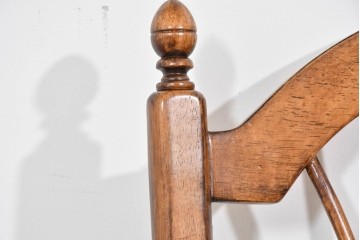 中古　美品　アメリカ　ETHAN ALLEN(イーセンアーレン)　弧を描く背もたれが美しいアンティーク調ダイニングチェア　(R-085643)