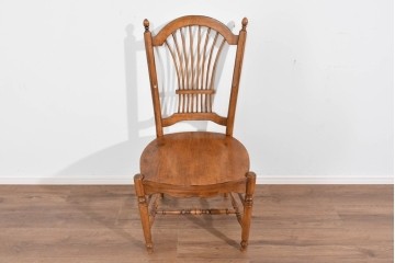 中古　美品　アメリカ　ETHAN ALLEN(イーセンアーレン)　弧を描く背もたれが美しいアンティーク調ダイニングチェア　(R-085643)