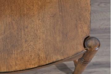 中古　美品　アメリカ　ETHAN ALLEN(イーセンアーレン)　弧を描く背もたれが美しいアンティーク調ダイニングチェア　(R-085643)