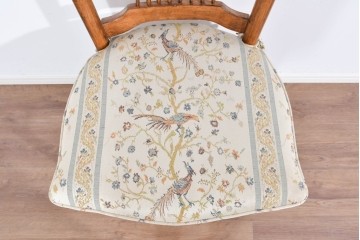 中古　美品　アメリカ　ETHAN ALLEN(イーセンアーレン)　弧を描く背もたれが美しいアンティーク調ダイニングチェア　(R-085643)