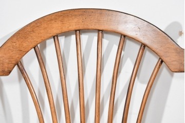 中古　美品　アメリカ　ETHAN ALLEN(イーセンアーレン)　弧を描く背もたれが美しいアンティーク調ダイニングチェア　(R-085643)