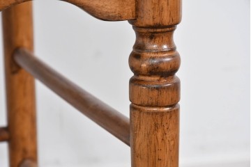 中古　美品　アメリカ　ETHAN ALLEN(イーセンアーレン)　弧を描く背もたれが美しいアンティーク調ダイニングチェア　(R-085643)