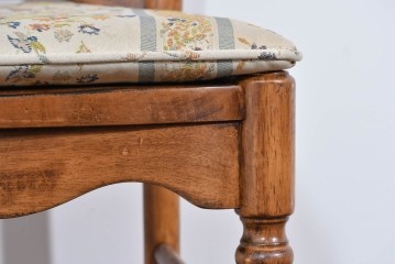 中古　美品　アメリカ　ETHAN ALLEN(イーセンアーレン)　弧を描く背もたれが美しいアンティーク調ダイニングチェア　(R-085643)