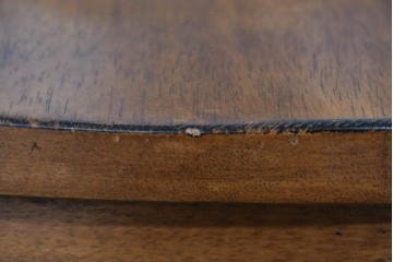 中古　美品　アメリカ　ETHAN ALLEN(イーセンアーレン)　弧を描く背もたれが美しいアンティーク調ダイニングチェア　(R-085643)