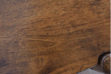 中古　美品　アメリカ　ETHAN ALLEN(イーセンアーレン)　弧を描く背もたれが美しいアンティーク調ダイニングチェア　(R-085643)