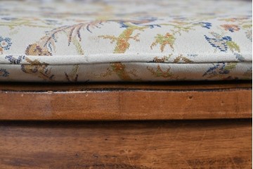 中古　美品　アメリカ　ETHAN ALLEN(イーセンアーレン)　弧を描く背もたれが美しいアンティーク調ダイニングチェア　(R-085643)