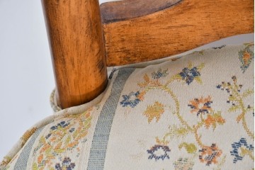 中古　美品　アメリカ　ETHAN ALLEN(イーセンアーレン)　弧を描く背もたれが美しいアンティーク調ダイニングチェア　(R-085643)